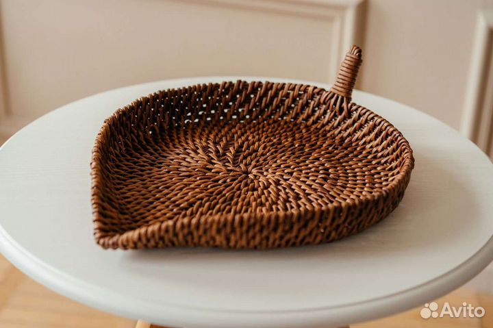 Плетеный поднос