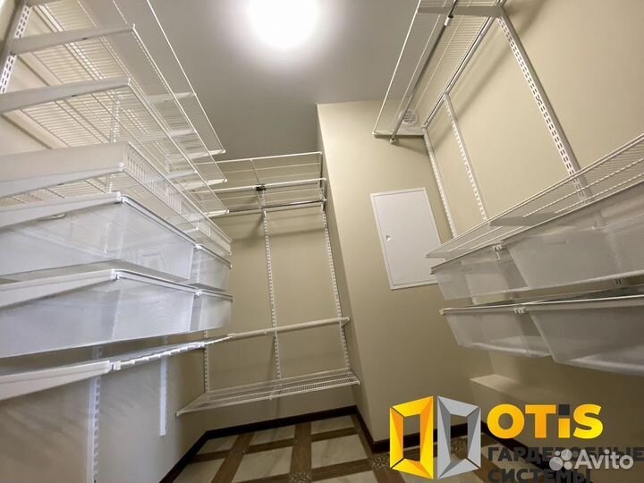 Гардеробная с раздвижной стеклянной перегородкой