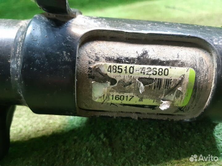 Амортизатор передний правый Toyota Rav4 2015-2019
