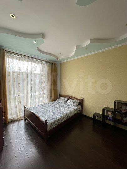 2-к. квартира, 80 м², 2/4 эт.