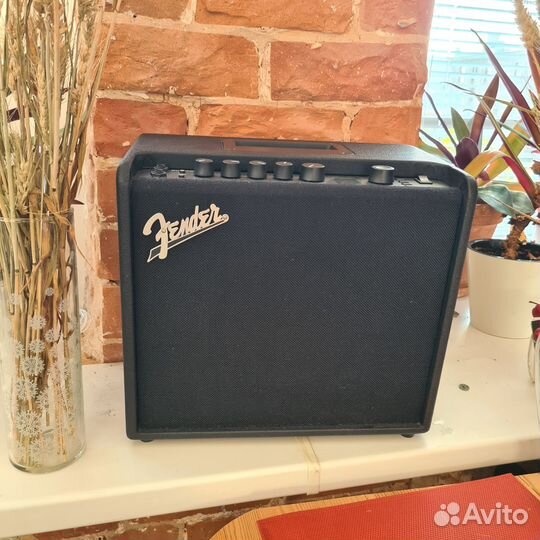 Комбоусилитель Fender mustang lt 25