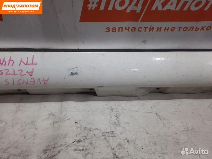 Накладка на порог правая Toyota Avensis 2 (T250)