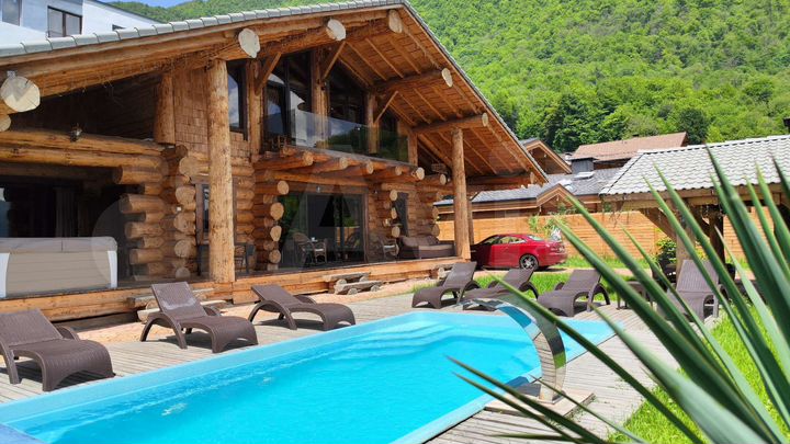 Дом 340 м² на участке 7,5 сот.