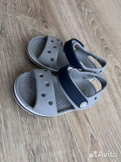 Сандалии crocs 23