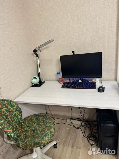 Шкафы и стол для детской комнаты бу