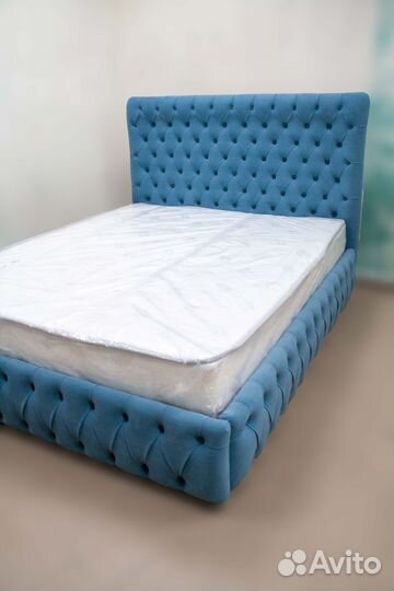 Кровать с мягким изголовьем