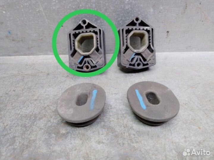 Кронштейн радиатора Skoda Octavia (A5 1Z)