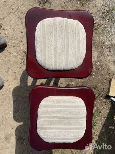 Табурет из дерева