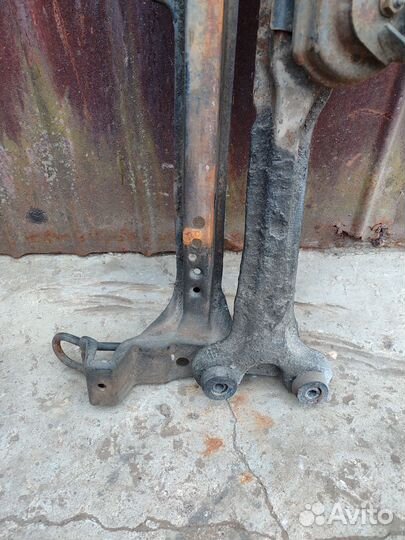 Балка под радиатор охлаждения Passat B3