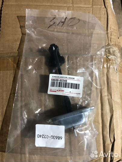 Ограничитель двери toyota corolla 180