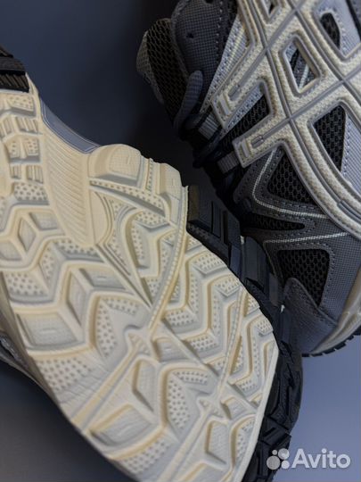 Кроссовки asics