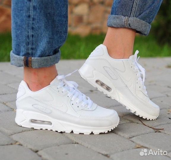 Кроссовки женские