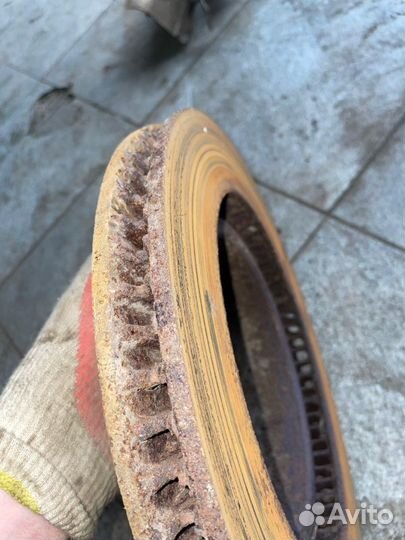 Диск тормозной передний Toyota Land Cruiser 200