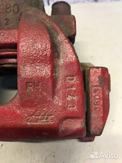 Суппорт тормозной задний правый Volvo S80 седан