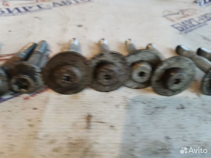 Болты задних рычагов Peugeot 407