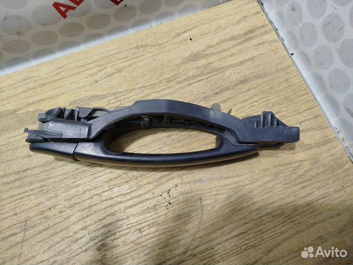 Ручка наружная передней правой двери Skoda Octavia