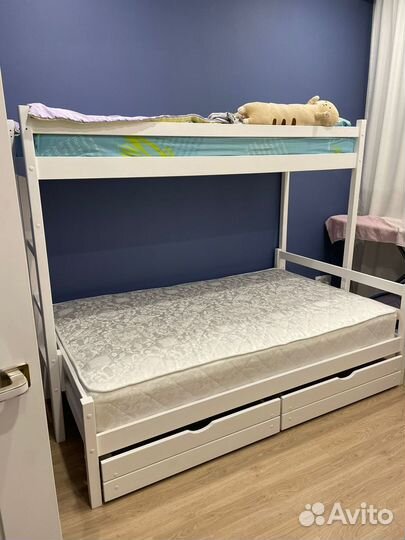 Двухъярусная кровать