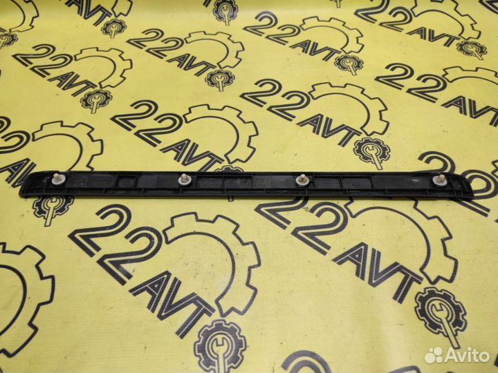 Накладка на порог внешняя передняя правая Toyota