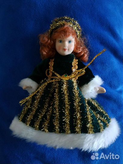 Кукла фарфоровая