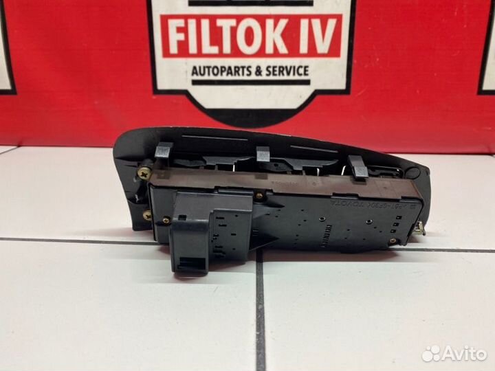 Блок управления стеклоподъемниками правый Toyota