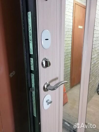 Дверь входная утепленная с зеркалом