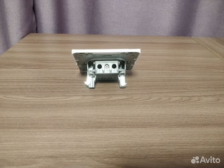 Выключатель одноклавишный