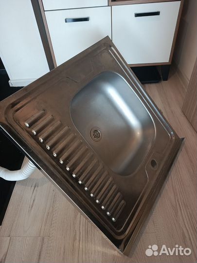 Раковина из нержавейки 600х600