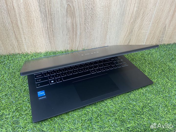 Ультрабук MSI Modern 15 B12M-215XRU