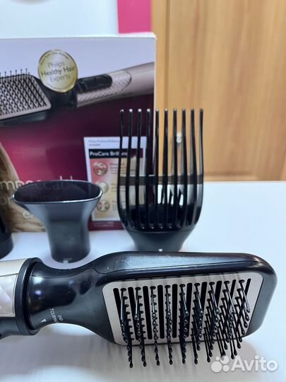 Фен-щетка Philips HP8657