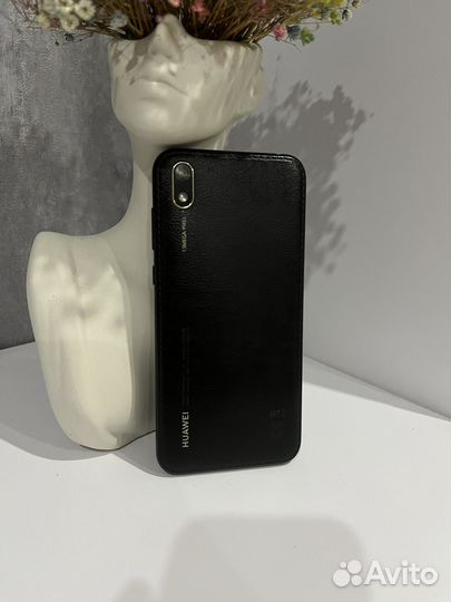 Телефон huawei Y9