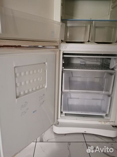 Холодильник Indesit