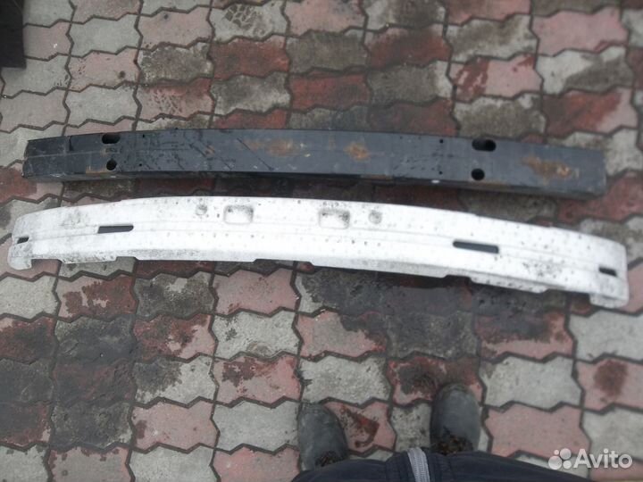 Lexus GS300 1998-2003г. усилитель бампера