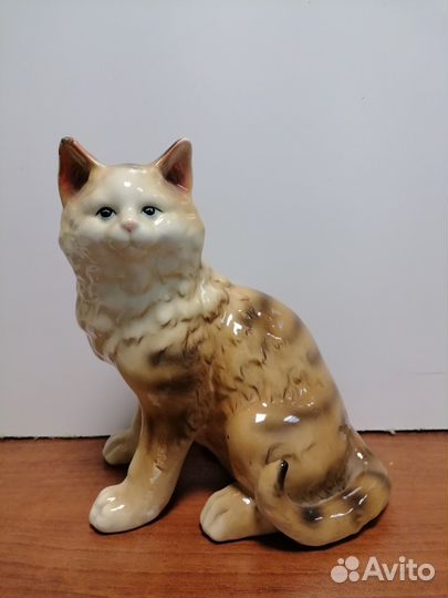 Фарфоровая статуэтка кота