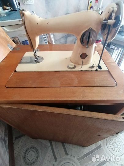 Швейная машина Чайка
