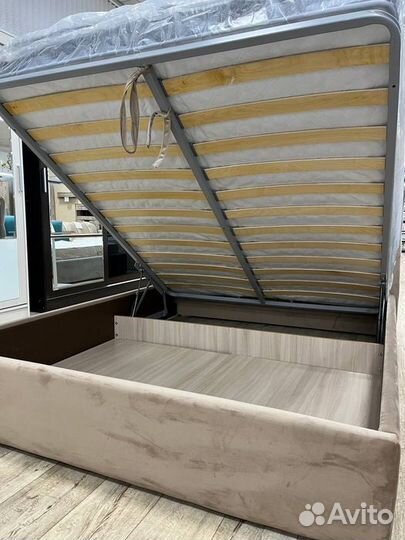 Кровать двухспальная