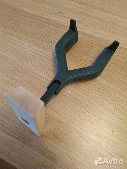 Настенный держатель для гитары