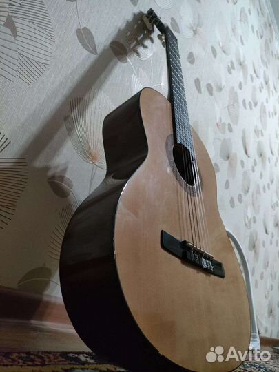 Классическая гитара Hohner HC-06 + новые струны