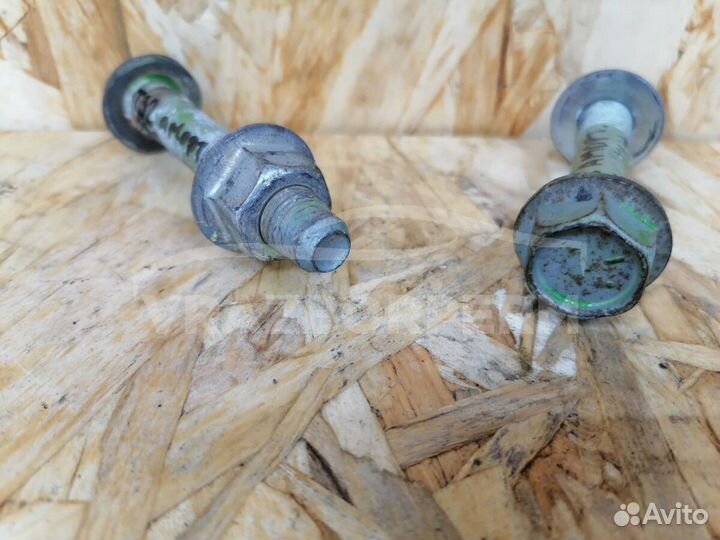 Болт крепления амортизатора зад. Nissan X-Trail