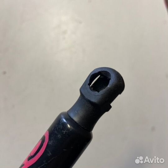 Амортизатор багажника правый Changan Uni-T