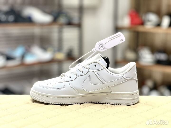 Кроссовки женские/ подростковые Nike Air Force 1