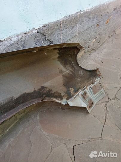 Крыло на газ 31105