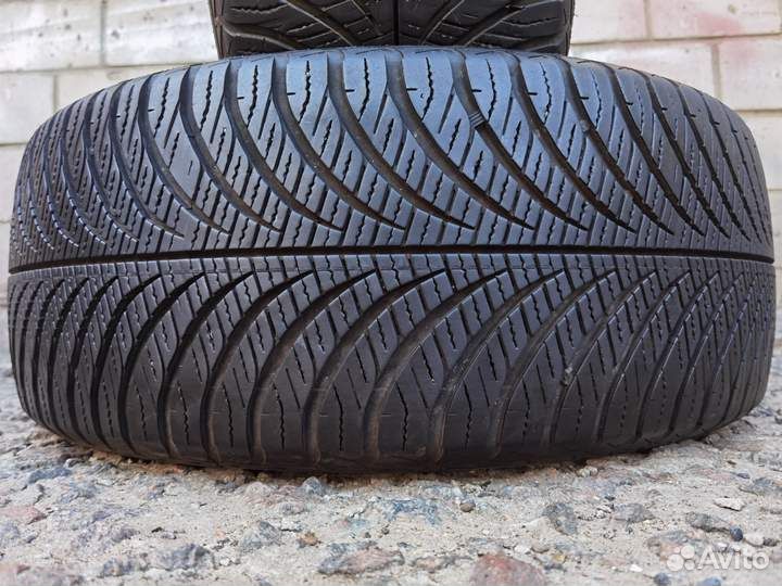 Goodyear Vector 4Seasons 235/55 R17 103V