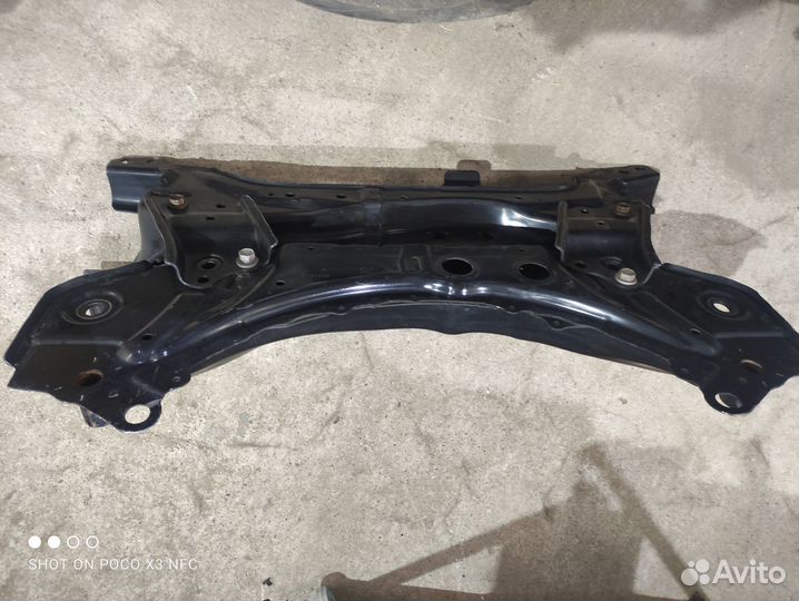 Подрамник toyota corolla 150. 2011г