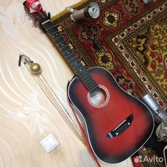 Акустическая гитара