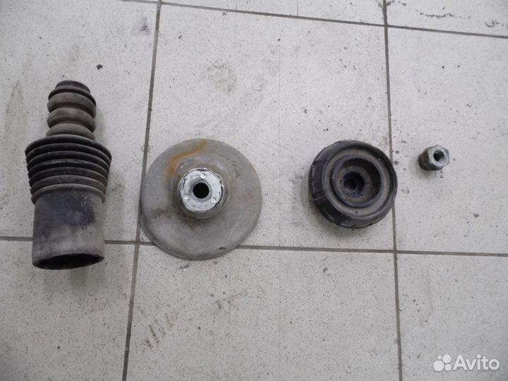 Опора переднего амортизатора Renault Sandero 2014