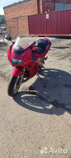 Suzuki RF 400R