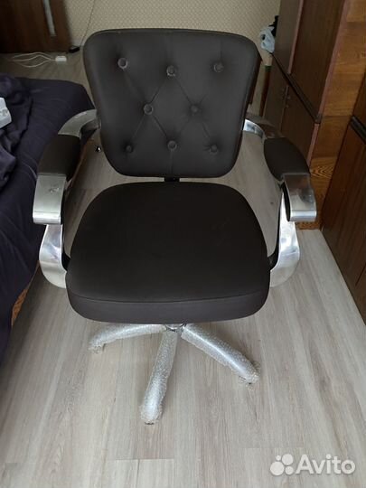 Парикмахерское кресло