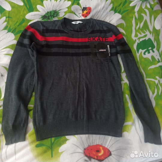 Продам джемпера на мальчика 11-14 лет