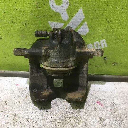 Суппорт передний левый Вольво C40