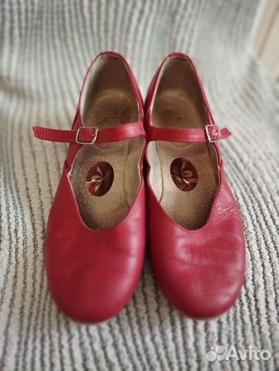 Туфли для девочки 30,31,33 размер
